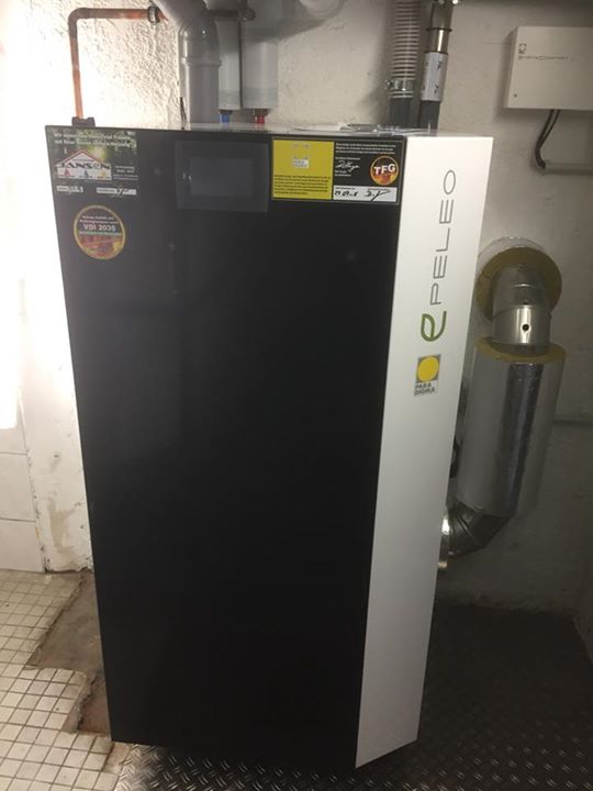 Heute Inbetriebnahme und Übergabe einer Haustechnik Jansen Sonnenheizung. Paradigma Peleo Holzpelletheizung mit Multienergiespeicher Aqua…
