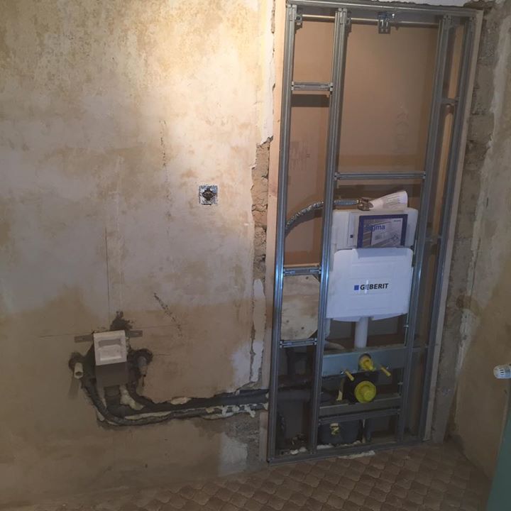 Erster Tag nur Abriss und Rohmontage vom barrierefreien ELEMENTS Traumbad. Man kann auf der…