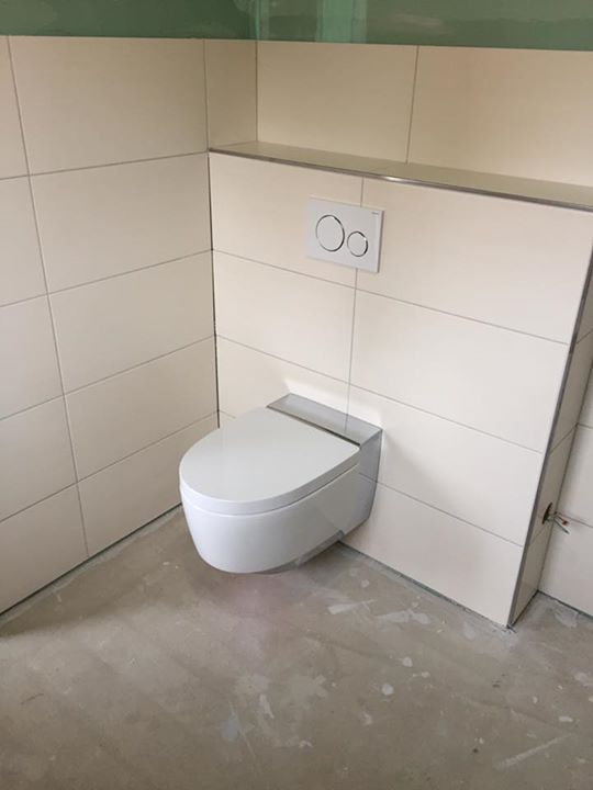 Heute haben wir auf unserem Neubau mit der Fertigmontage der 2 ELEMENTS Traumbäder begonnen.…
