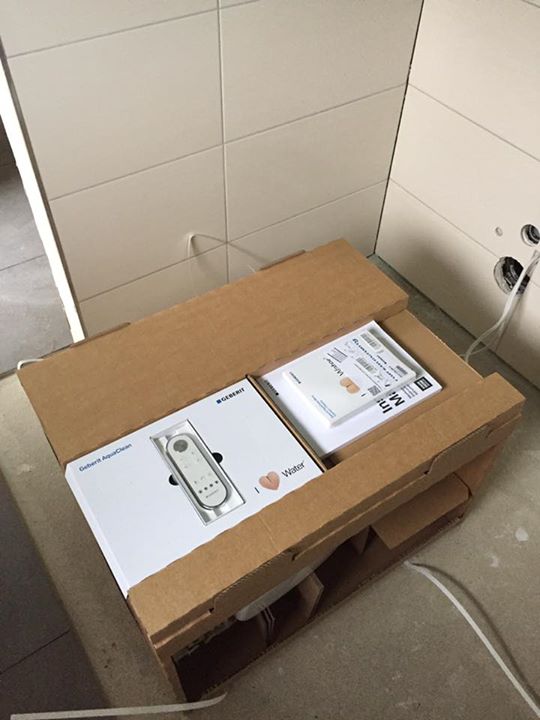 Heute haben wir auf unserem Neubau mit der Fertigmontage der 2 ELEMENTS Traumbäder begonnen.…