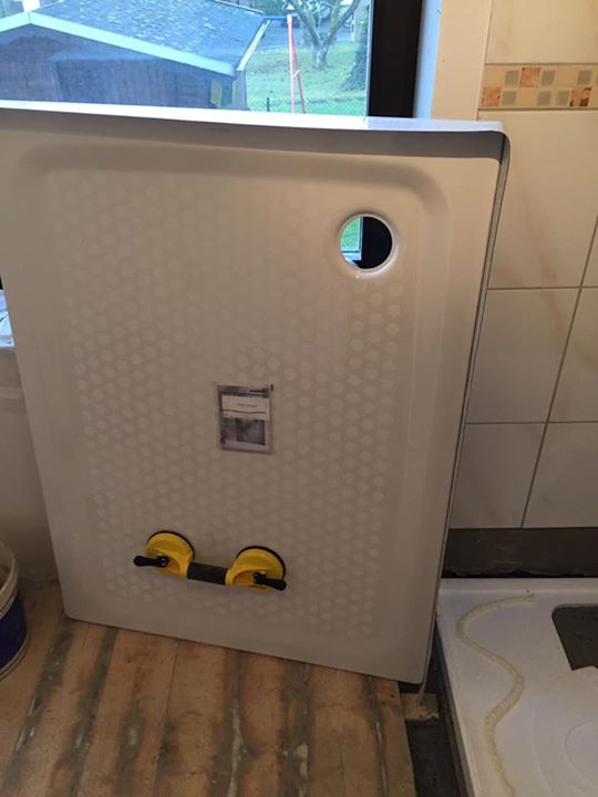 Endspurt in unserem ELEMENTS barrierefreien Traumbad. Heute haben wir die bodengleiche KALDEWEI Duschfläche Superplan…